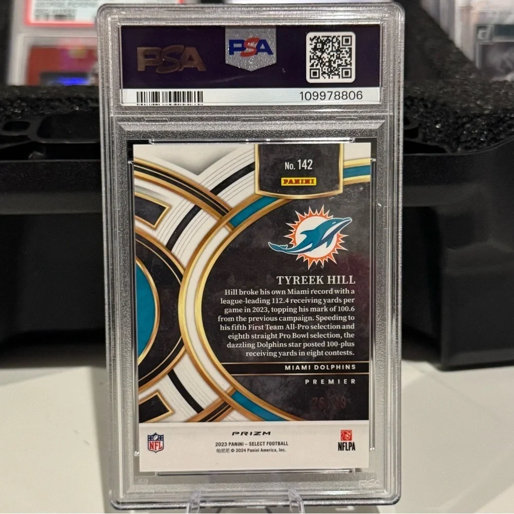 2023 Panini Select Tyreek Hill Red Disco Prizm Card /49. PSA 9. Miami dolphins - Picture 2 of 3